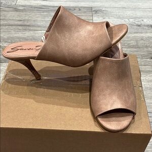 Seven7 Women's Brown Peep Toe Mules